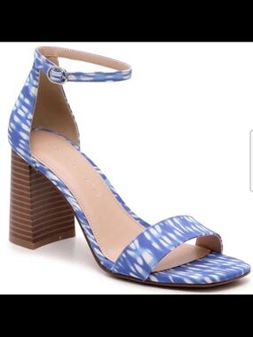 Kelly & Katie Caital Sandal in blue white size 6.5